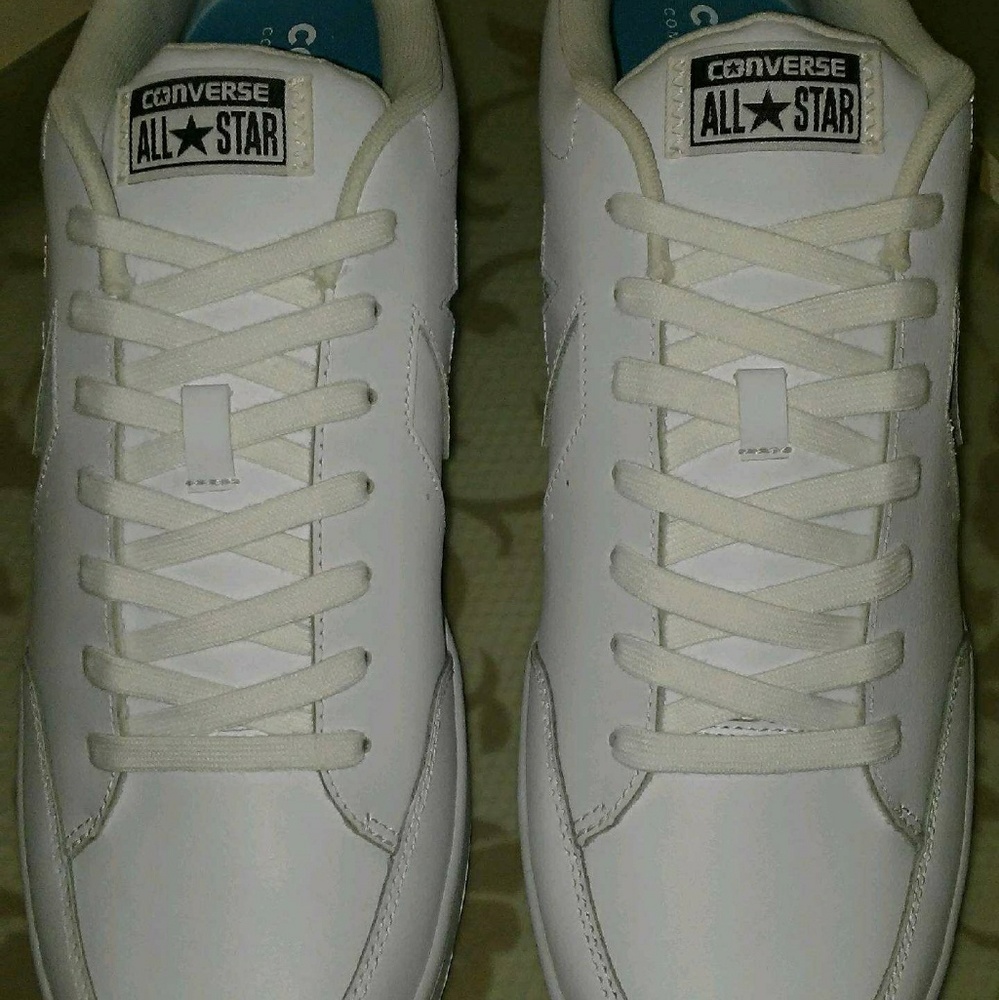 Men's White Low-Top Converse Sneakers - Picture 3 of 6